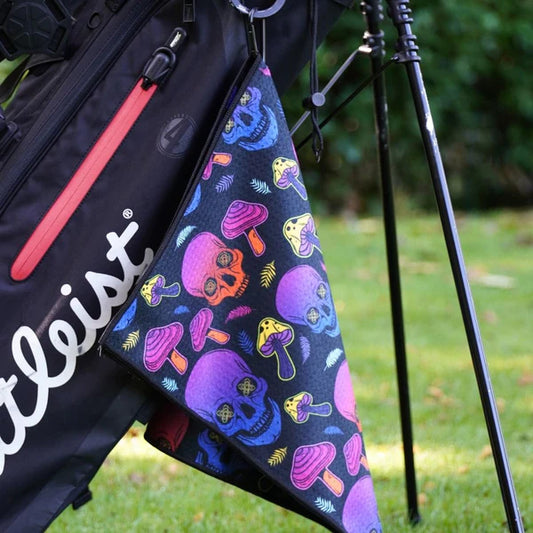 GOLF TOWEL TRIPPY SKULLS