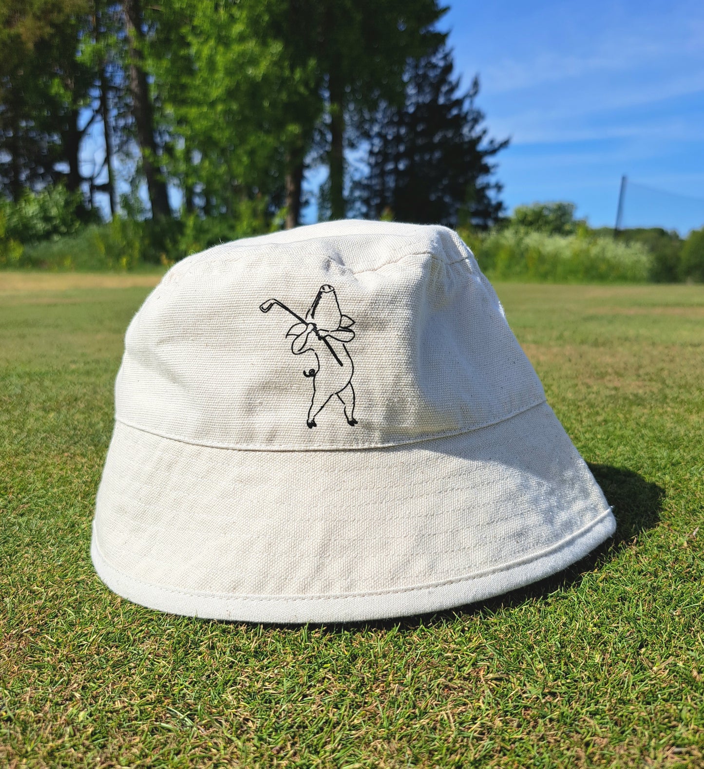 BROKEN CLUBS CLUB BUCKET HAT