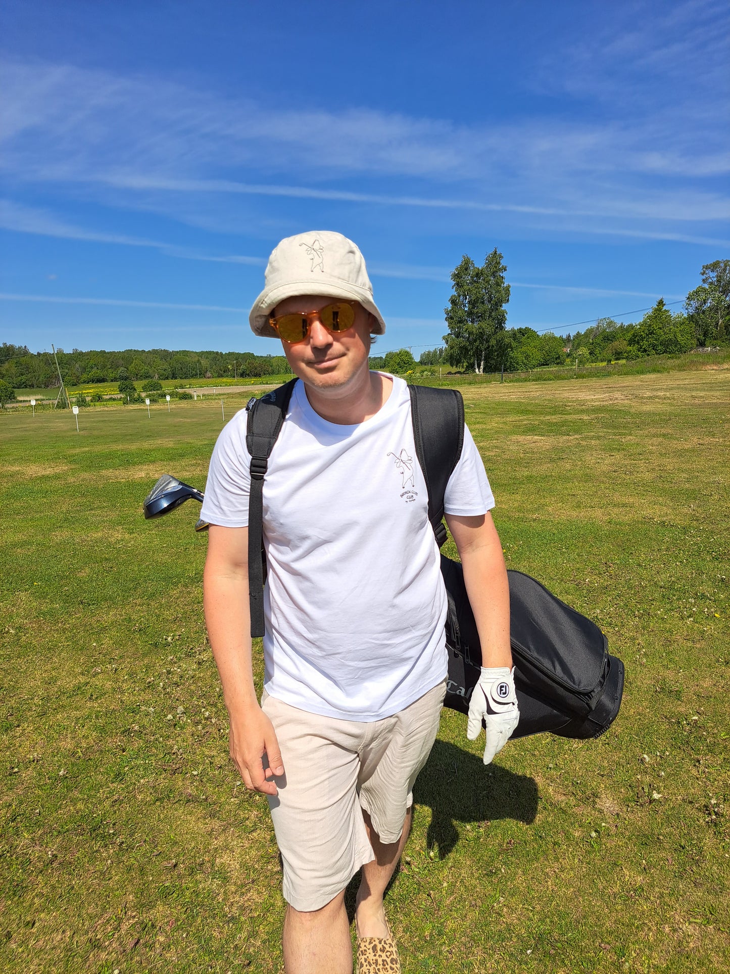 BROKEN CLUBS CLUB BUCKET HAT